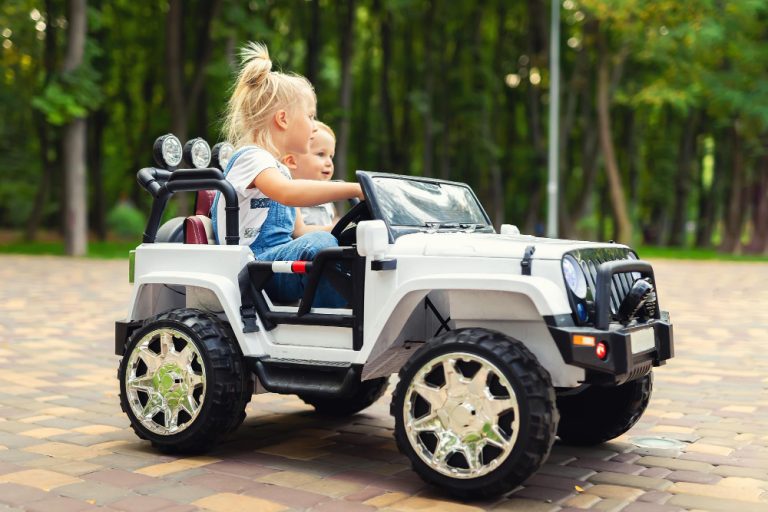 Vaikas nebeatsiskiria nuo šios mašinos – ką verta žinoti prieš perkant elektrinį automobilį?