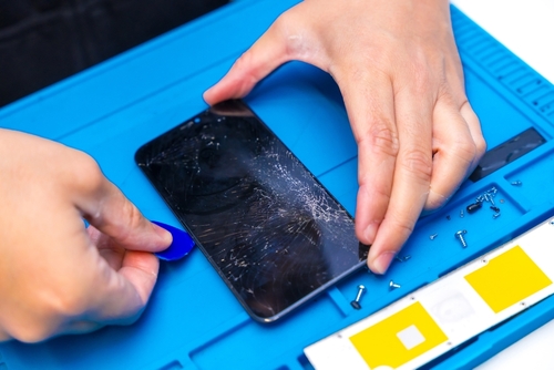 Kodėl telefonų remontas turėtų būti patikėtas tik profesionalams: sunkumai ir rizikos