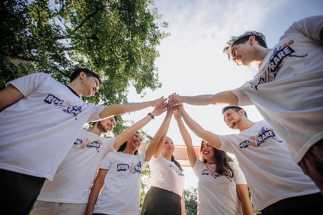 Mokslas už „team building”: kodėl smegenys reikalauja bendrumo